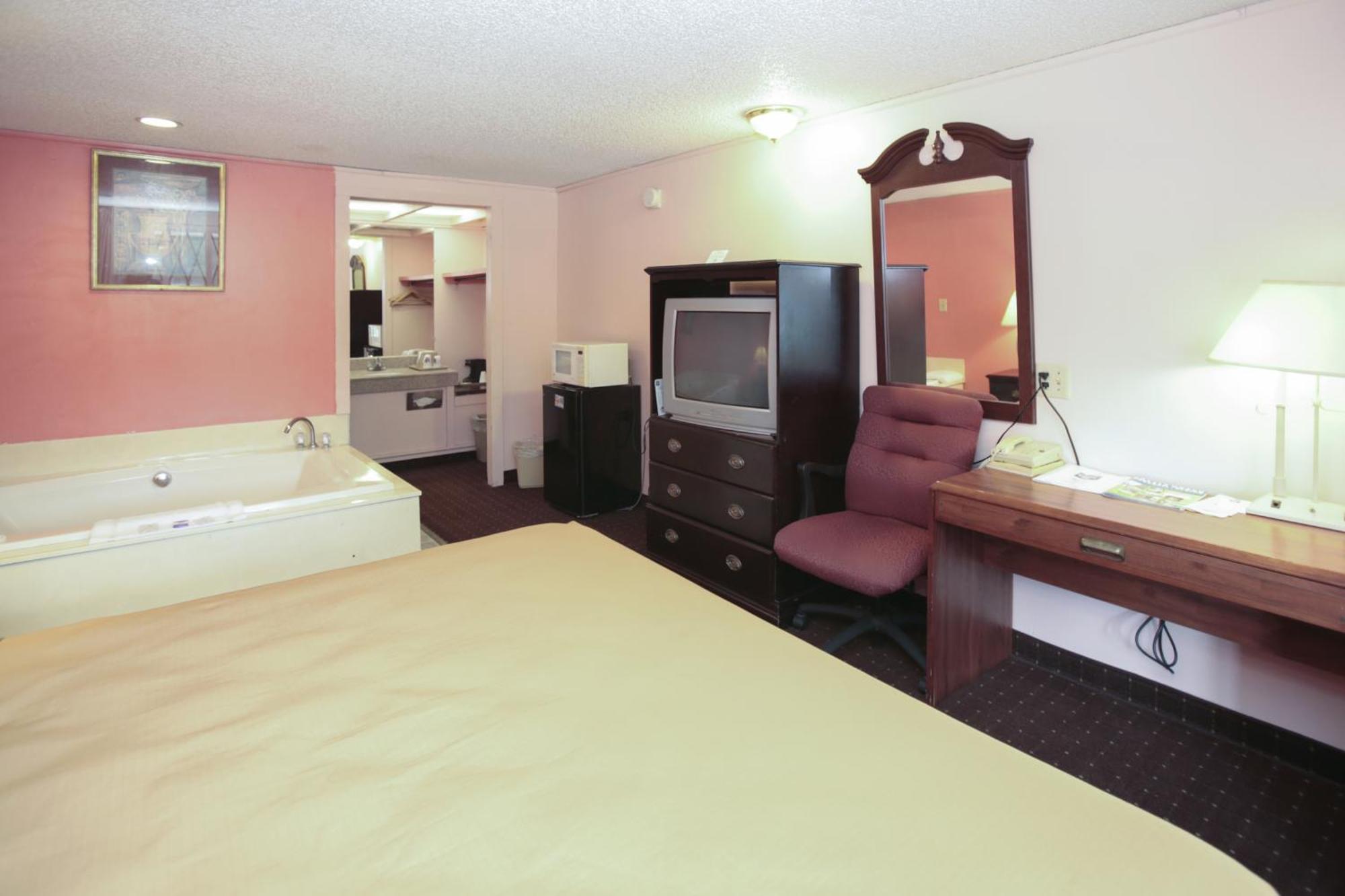 Knights Inn - Battle Creek Room photo
