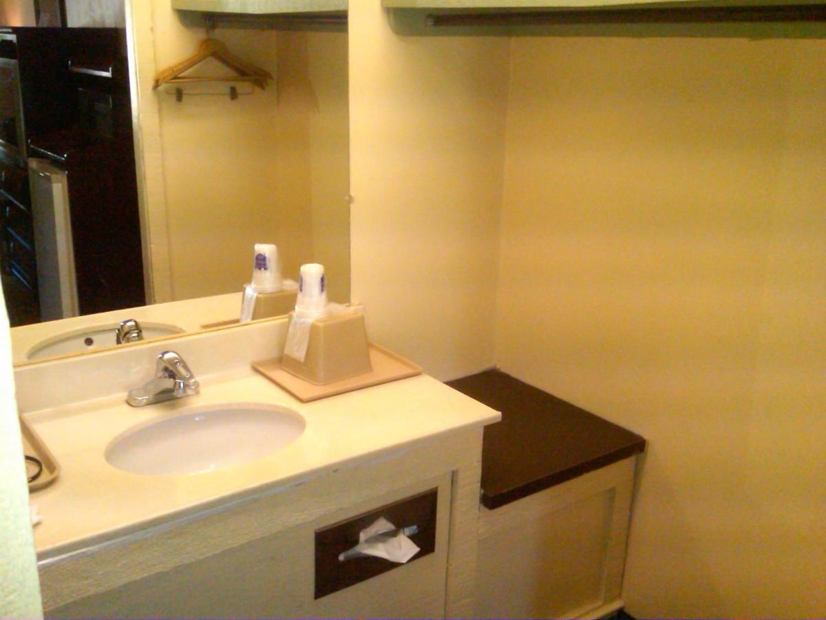 Knights Inn - Battle Creek Room photo